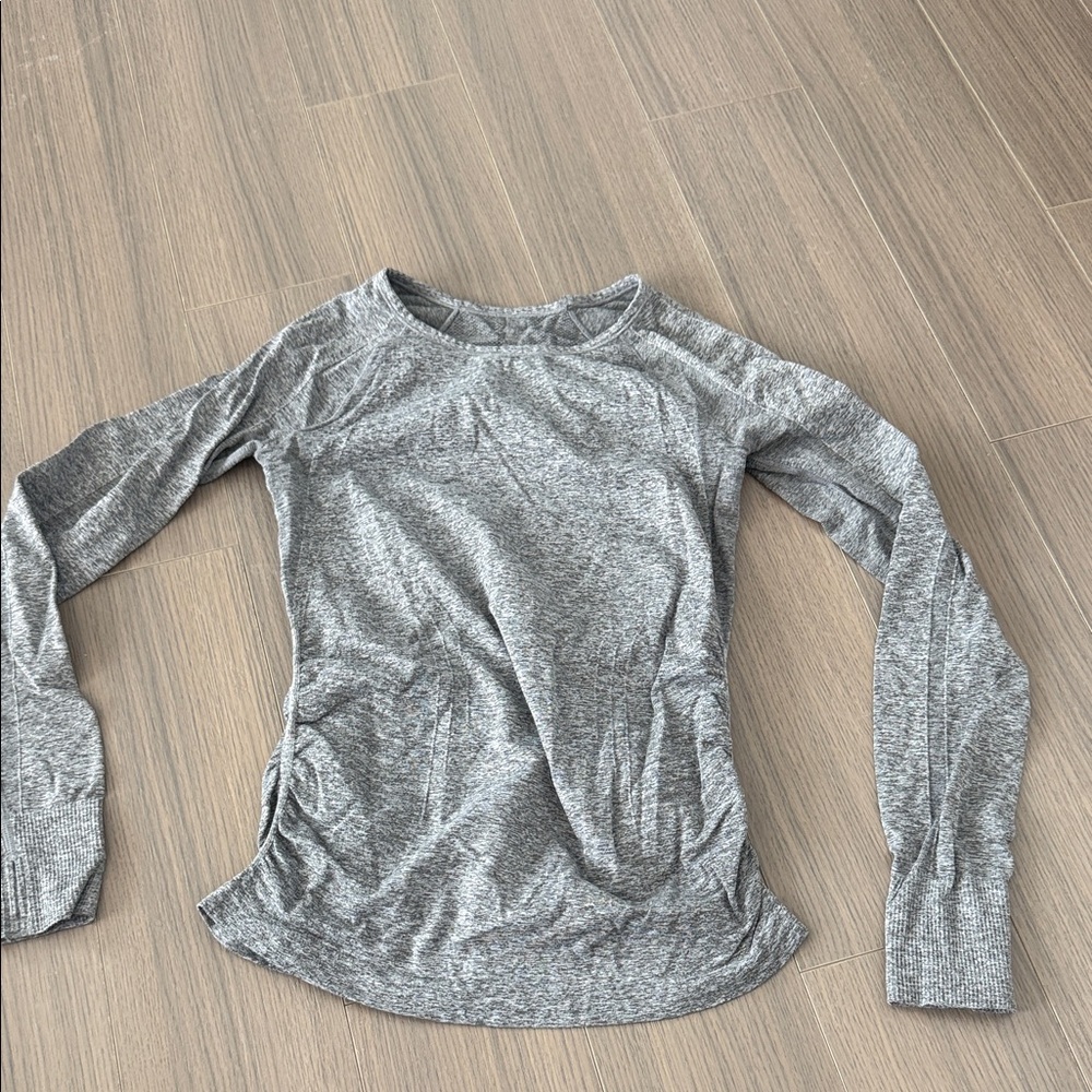 GAP Heather Gray Long Sleeve Women's Tee
